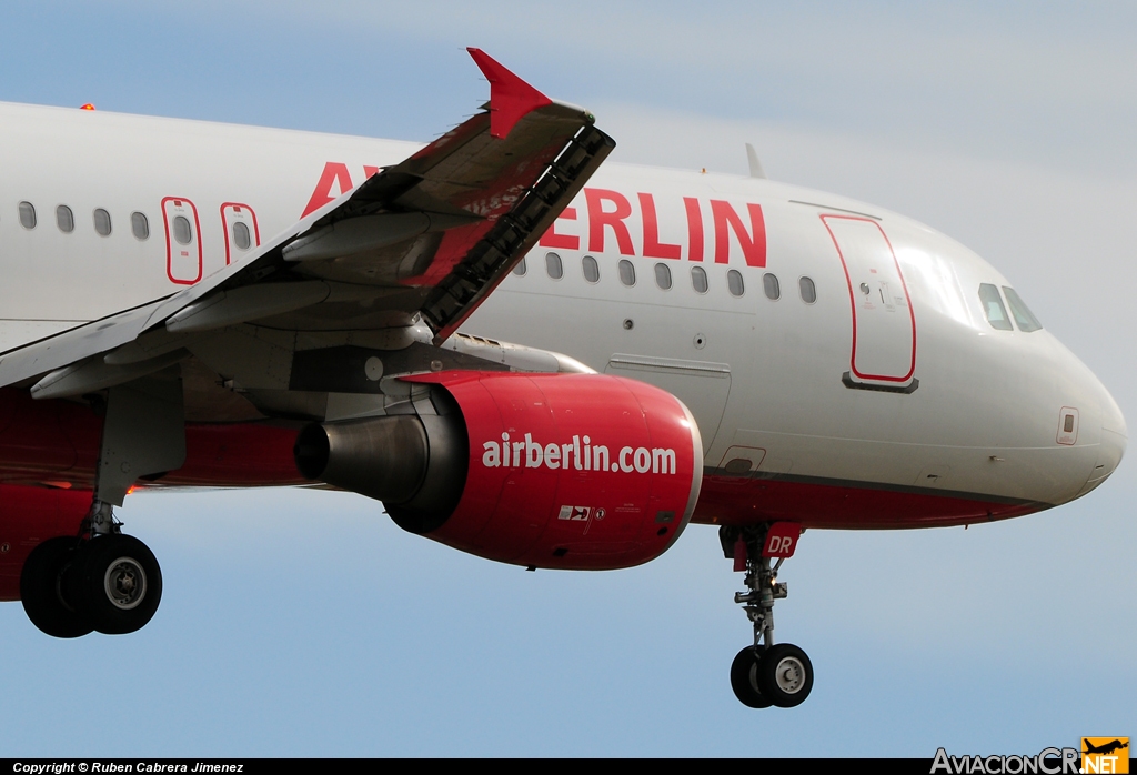 D-ABDR - Airbus A320-214 - Air Berlin