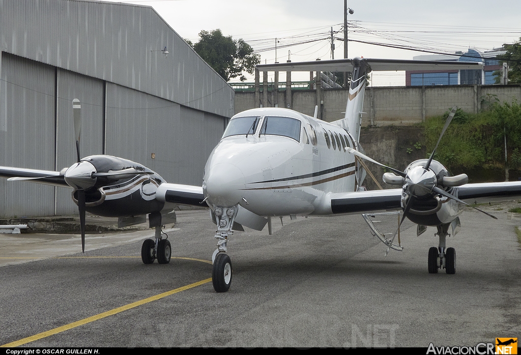 N17WG - Beechcraft Super King Air B200 - Privado