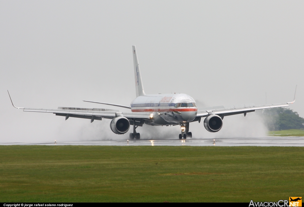 N673AN - Boeing 757-223 - American Airlines