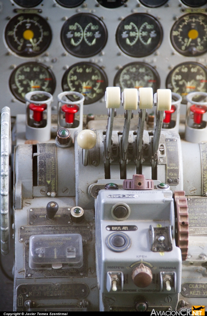 HA-MOA - Ilyushin IL-18V - Malév Hungarian Airlines