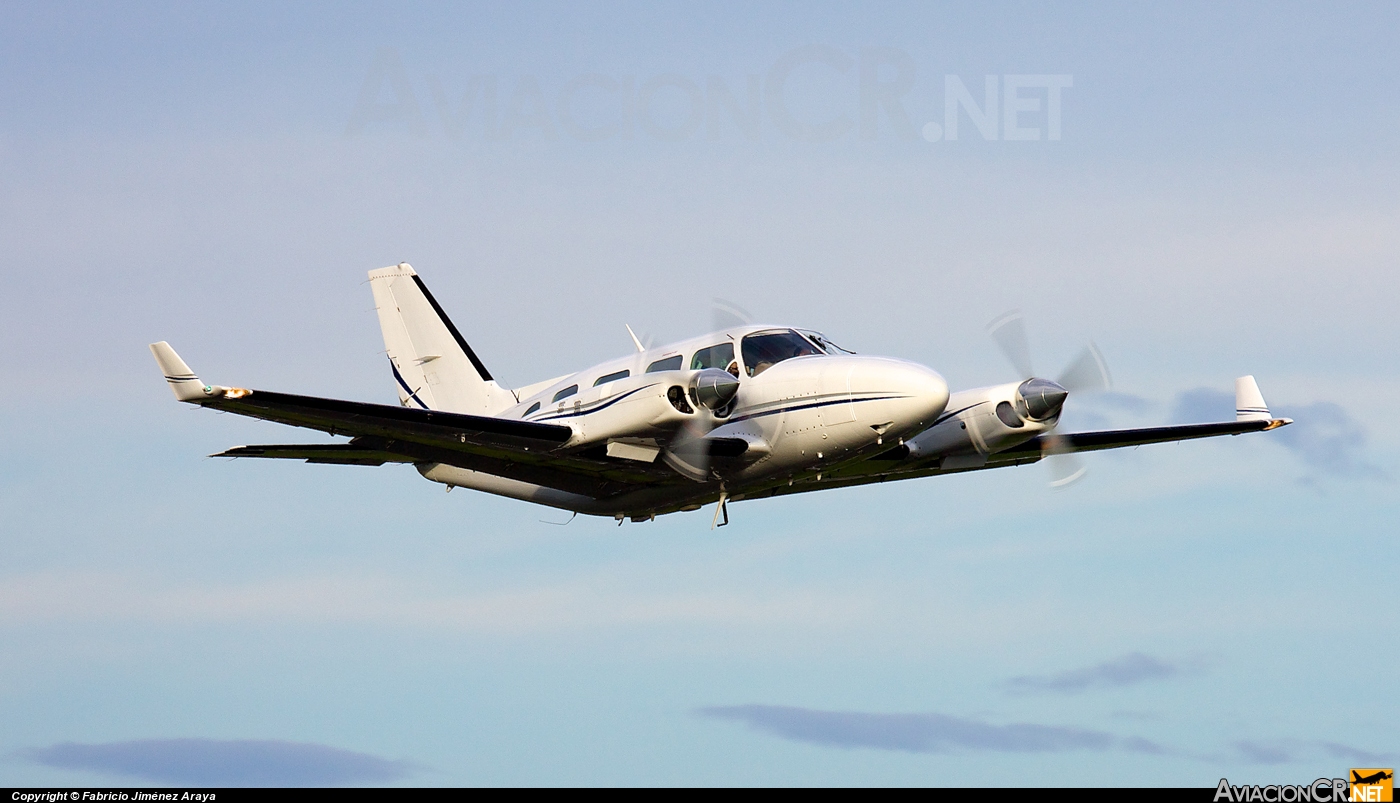 TI-AVC - Piper PA-31-325 Navajo C/R - Privado