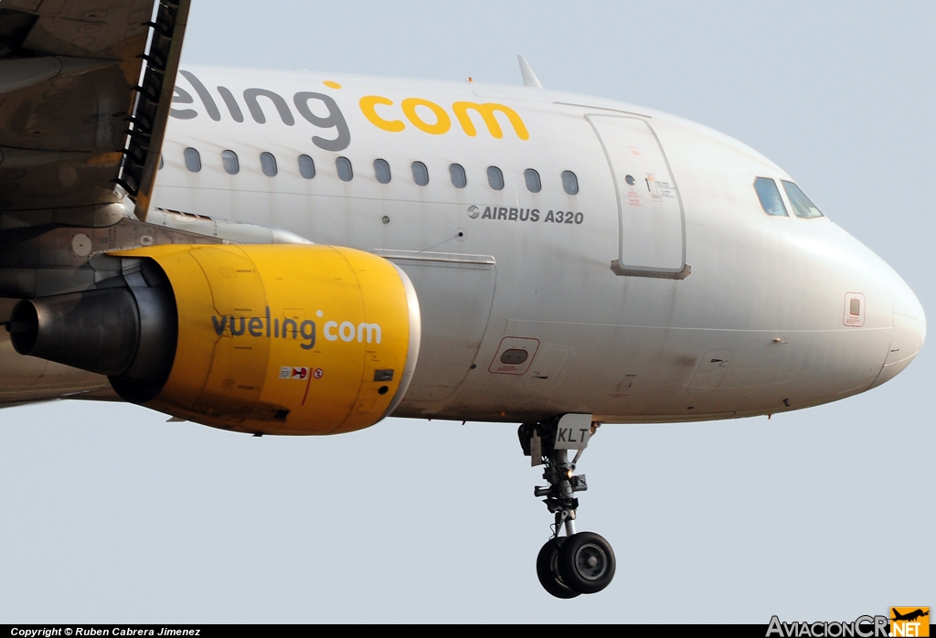 EC-KLT - Airbus A320-216 - Vueling