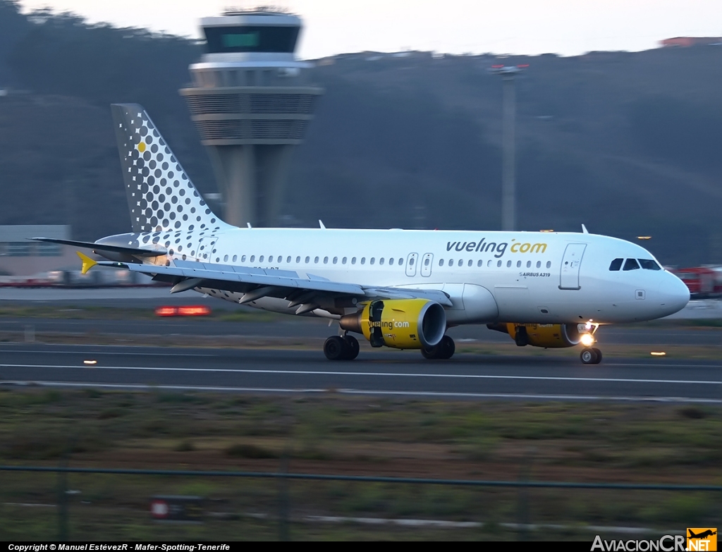 EC-LRZ - Airbus A319-112 - Vueling