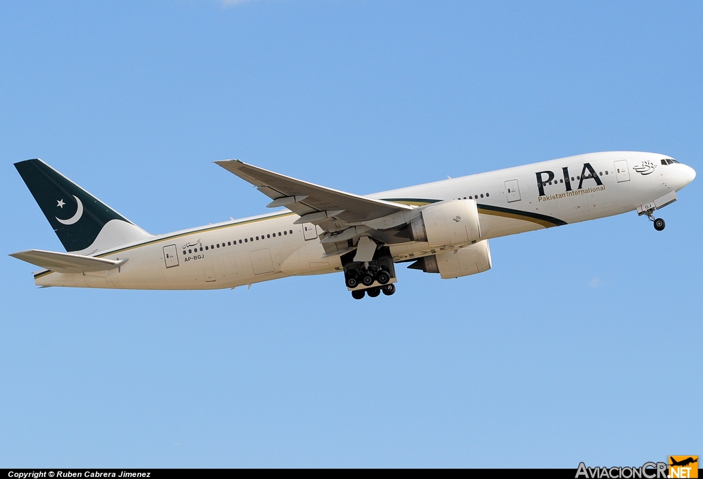 AP-BGJ - Boeing 777-240/ER - Pakistan International Airlines (PIA)