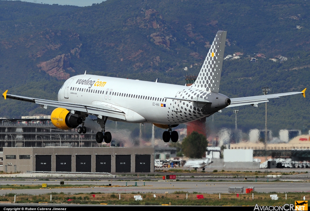 EC-HHA - Airbus A320-214 - Vueling