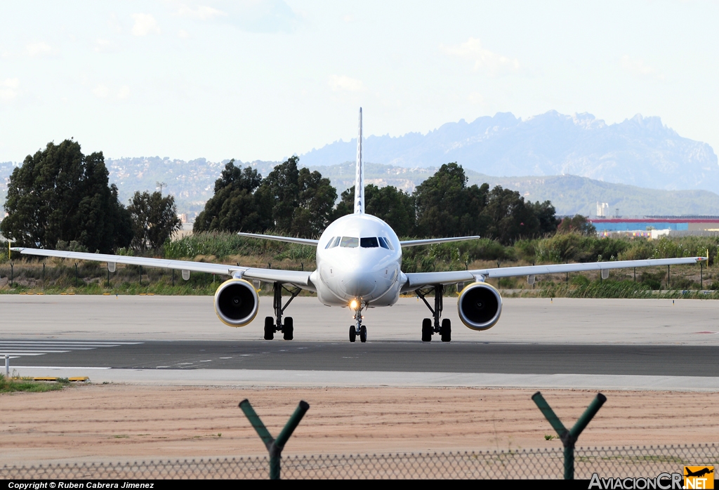 EC-LRN - Airbus A320-214 - Vueling