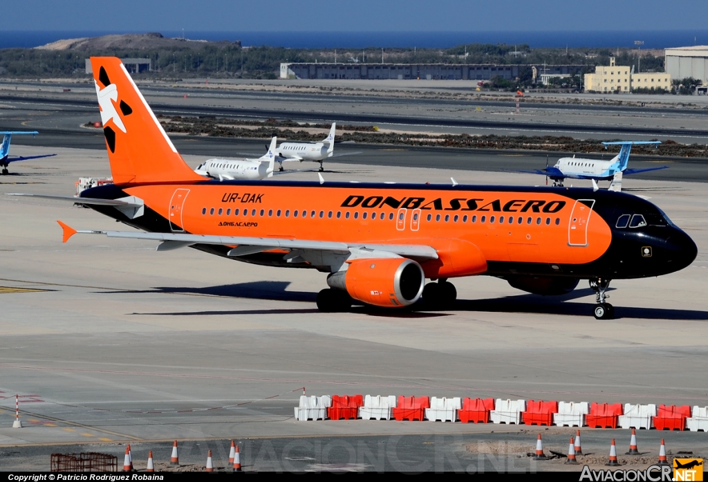 UR-DAK - Airbus A320-211 - Donbassaero