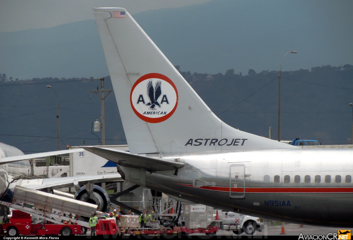 N951AA - Boeing 737-823 - American Airlines