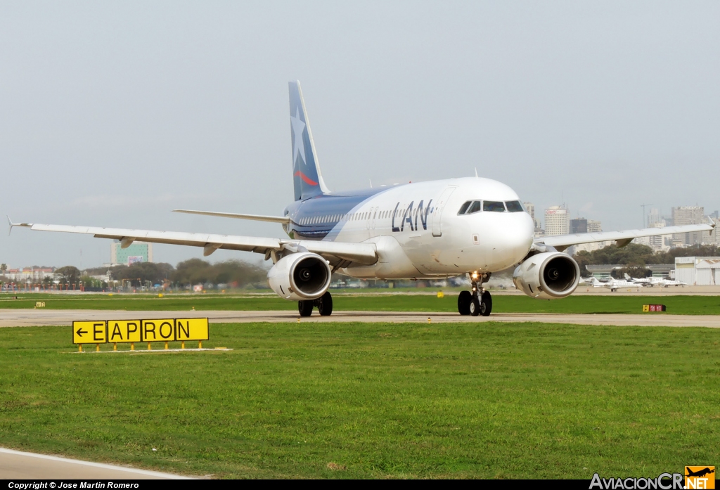 LV-BFY - Airbus A320-233 - LAN Argentina