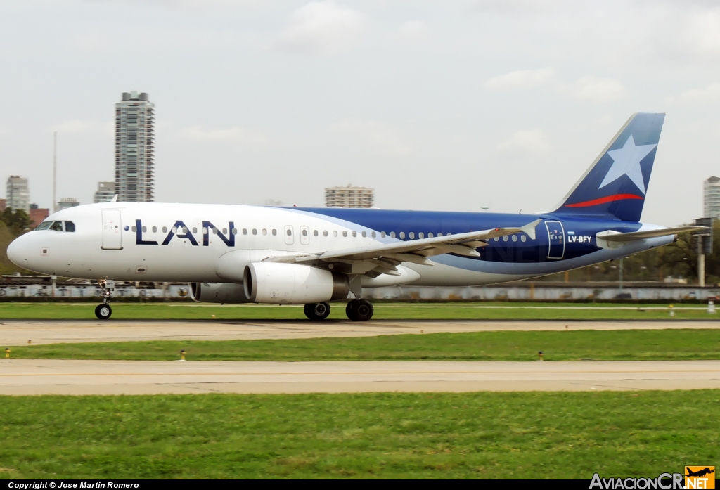 LV-BFY - Airbus A320-233 - LAN Argentina