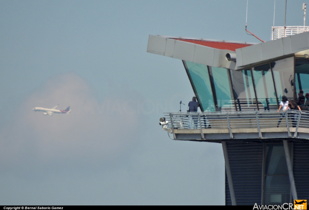 N935TA - Embraer 190-100IGW - TACA