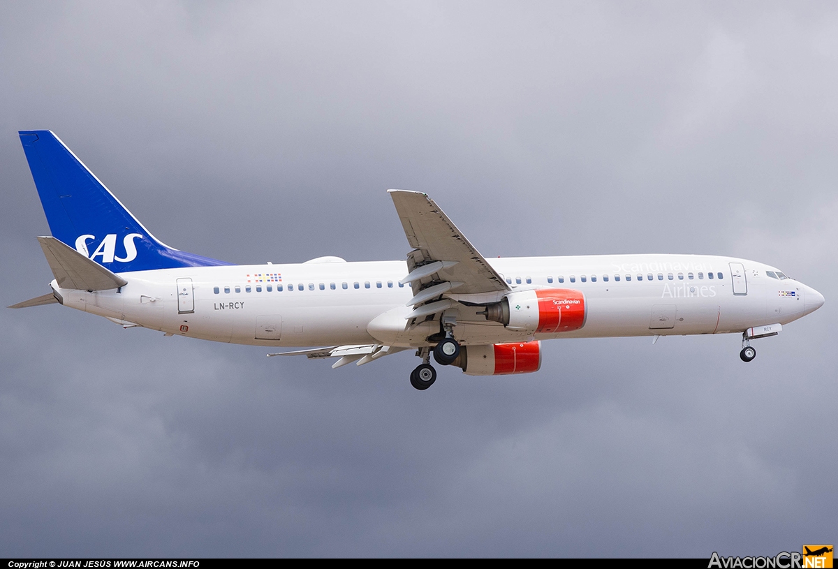 LN-RCY - Boeing 737-883 - Scandinavian Airlines - SAS