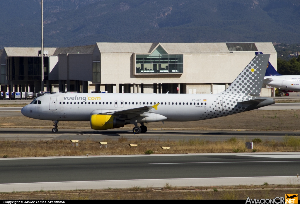 EC-IZD - Airbus A320-214 - Vueling