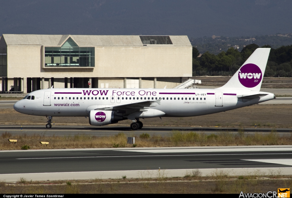 LY-VEY - Airbus A320-212 - WOW Air (Avion Express)