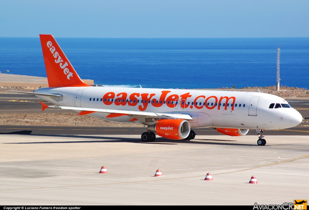 G-EZUT - Airbus A320-214 - EasyJet