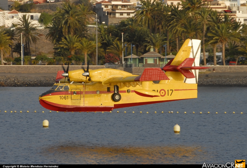 UD.13-17 - Canadair CL-215T - Ejercito del Aire de España