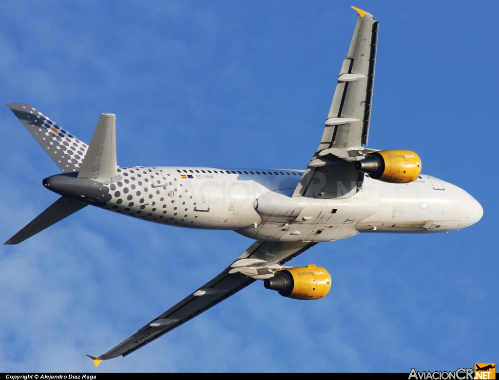 EC-HHA - Airbus A320-214 - Vueling