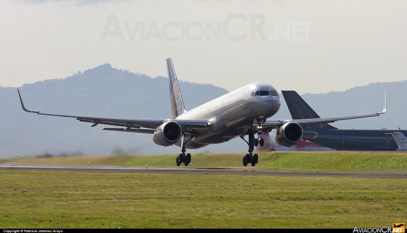 N13113 - Boeing 757-224 - Continental Airlines