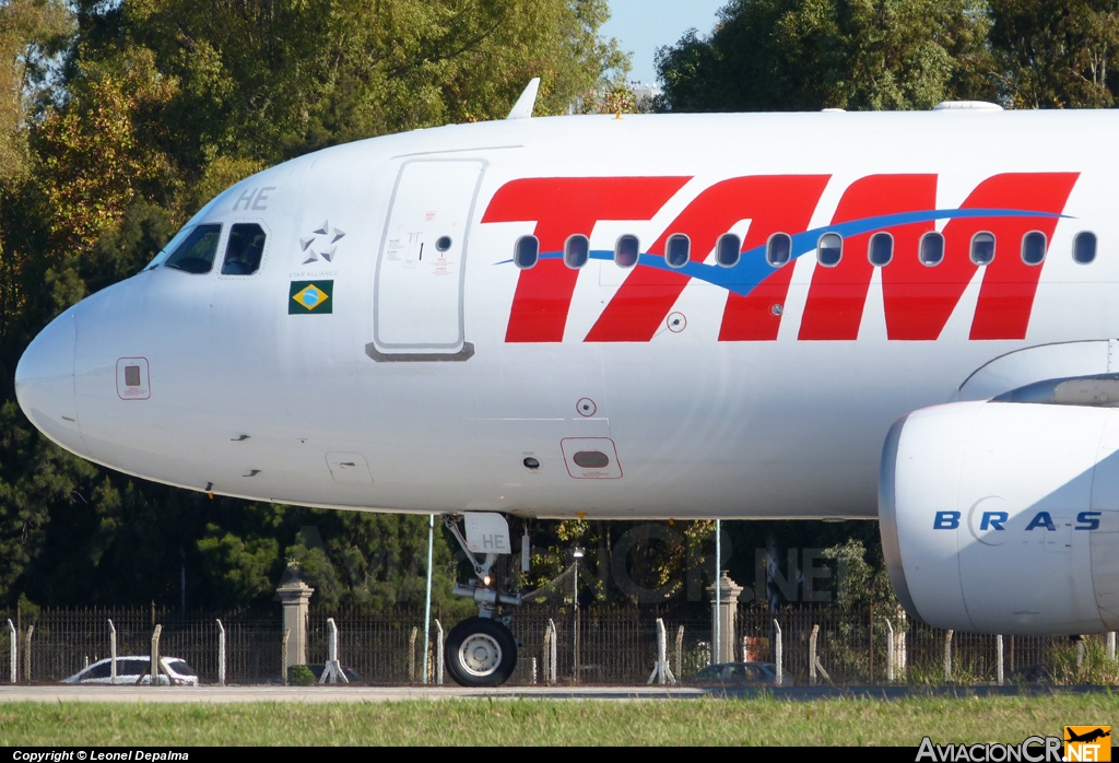 PR-MHE - Airbus A320-214 - TAM Linhas Aéreas