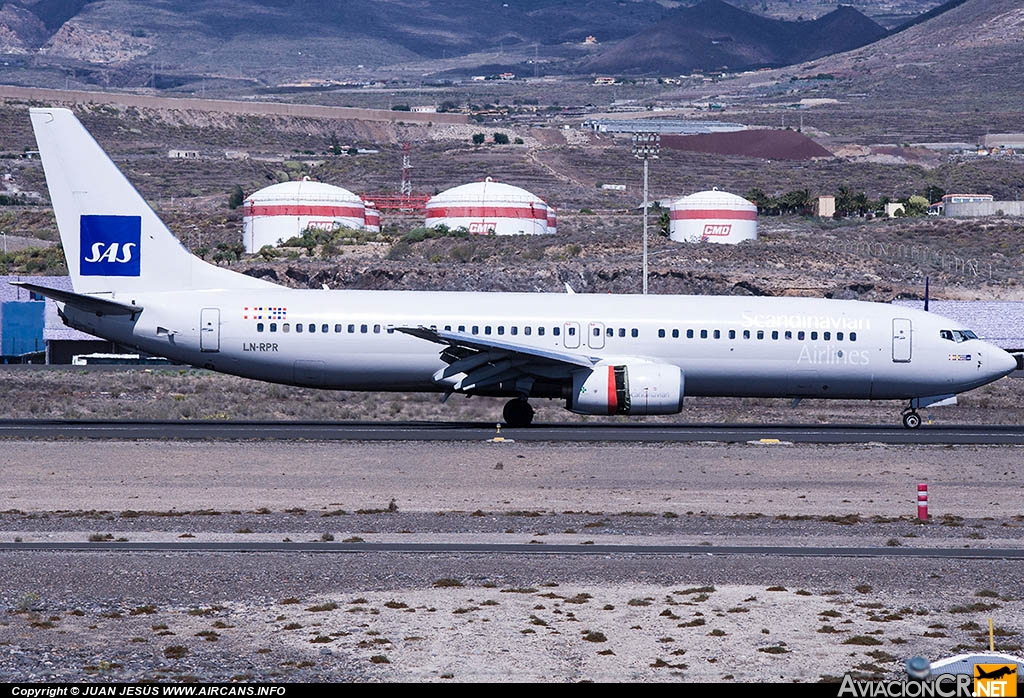 LN-RPR - Boeing 737-883 - Scandinavian Airlines - SAS