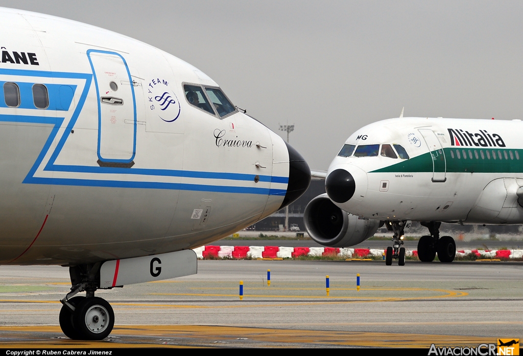YR-BGG - Boeing 737-78J - TAROM