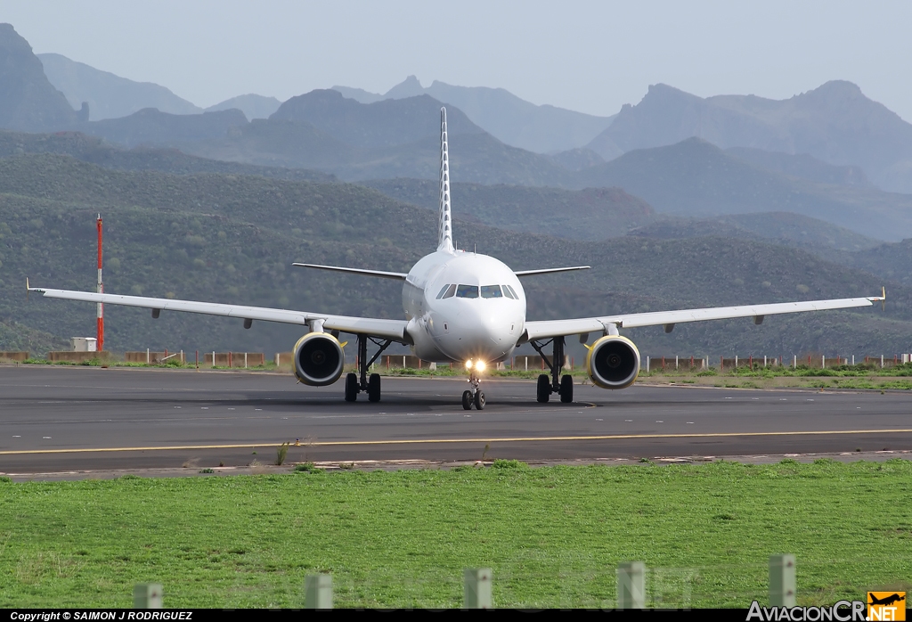 EC-LRY - Airbus A320-232 - Vueling