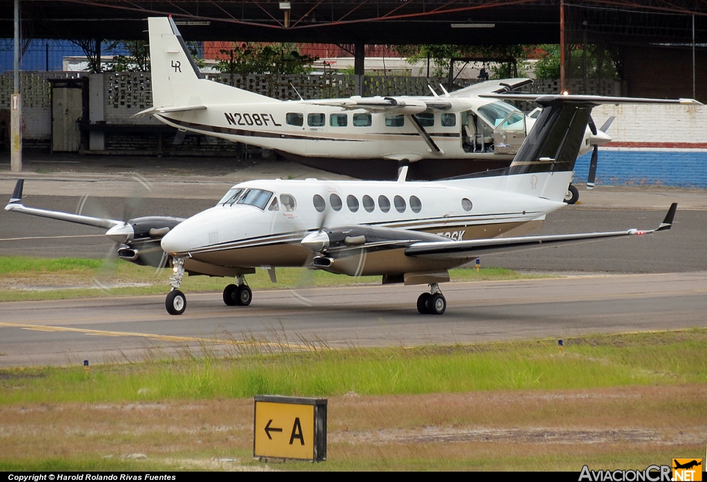 N350SK - Hawker Beechcraft 350 King Air (B300) - Privado