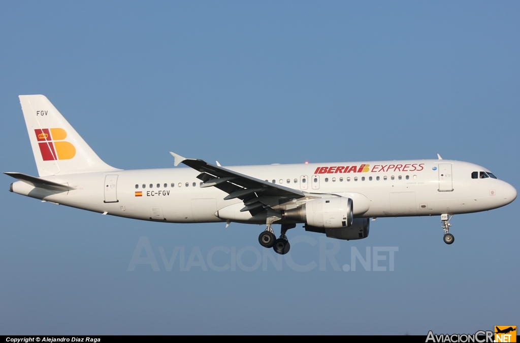 EC-FGV - Airbus A320-211 - Iberia