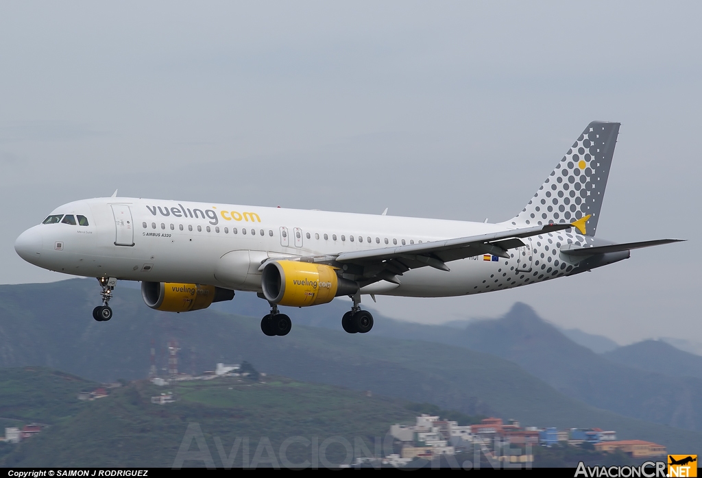 EC-HQI - Airbus A320-214 - Click Air