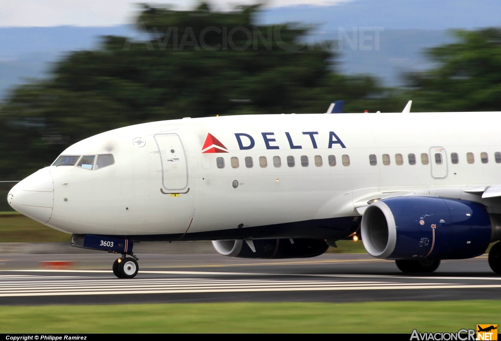 N303DQ - Boeing 737-732 - Delta Air Lines