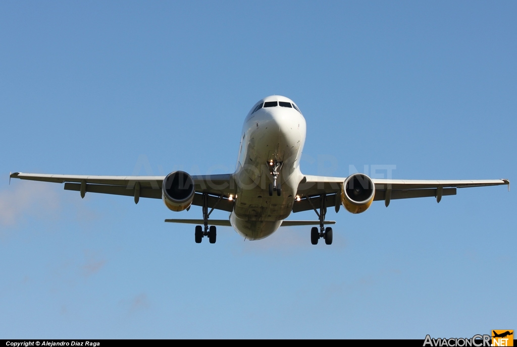 EC-ICS - Airbus A320-214 - Vueling