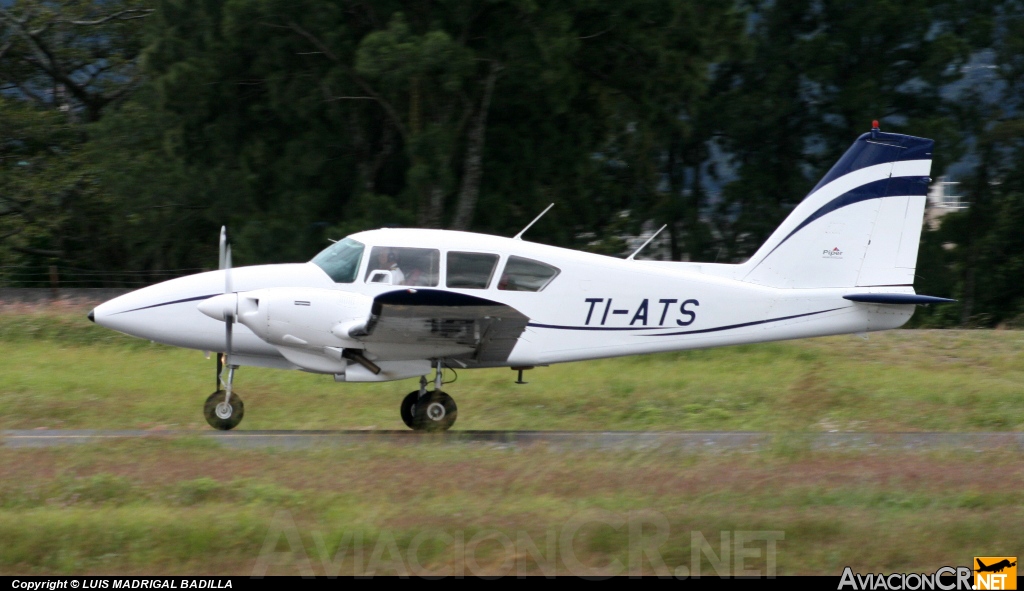 TI-ATS - Piper PA-23-250 Aztec F - Privado