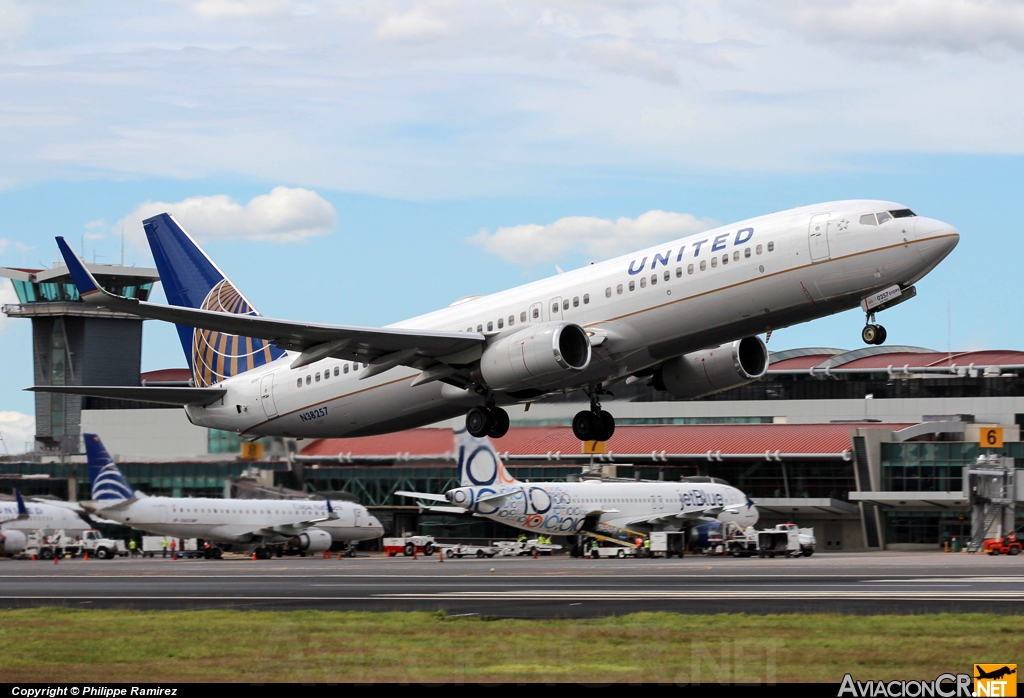 N38257 - Boeing 737-824 - United Airlines