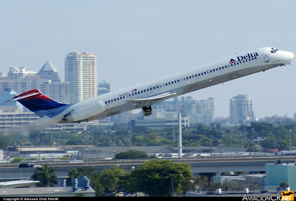 N990DL - McDonnell Douglas MD-88 - Delta Airlines