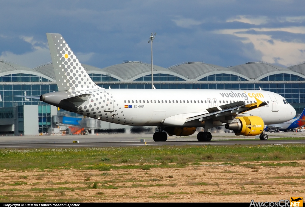 EC-HHA - Airbus A320-214 - Vueling