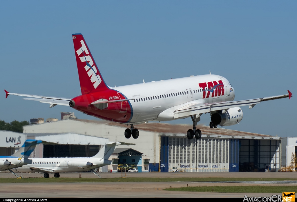 PR-MBH - Airbus A320-232 - TAM