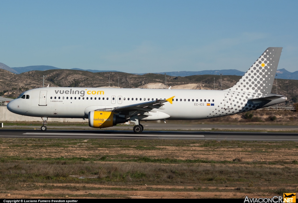 EC-ICS - Airbus A320-211 - Vueling