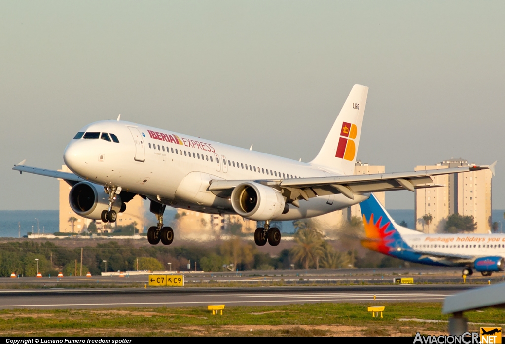 EC-LRG - Airbus A320-214 - Iberia Express