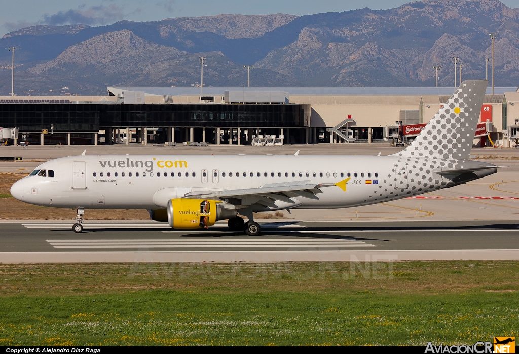 EC-JYX - Airbus A320-214 - Vueling