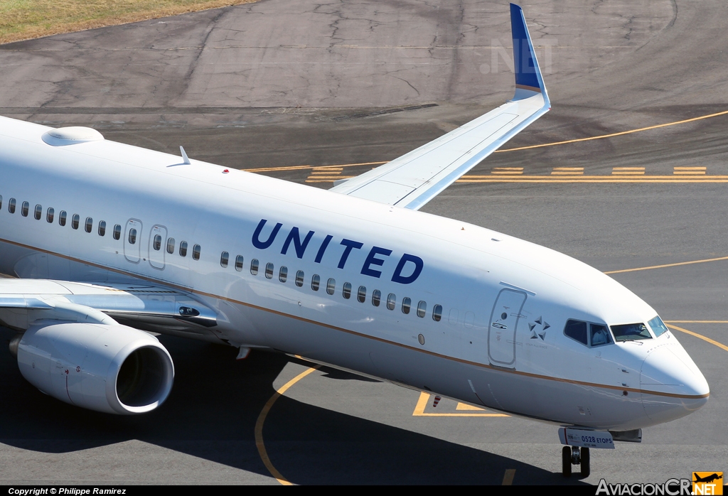 N76528 - Boeing 737-824 - United Airlines