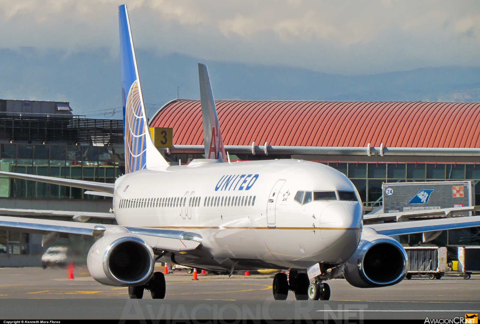 N76508 - Boeing 737-824 - United Airlines