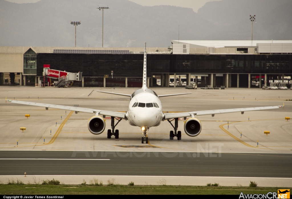 EC-LLM - Airbus A320-214 - Vueling