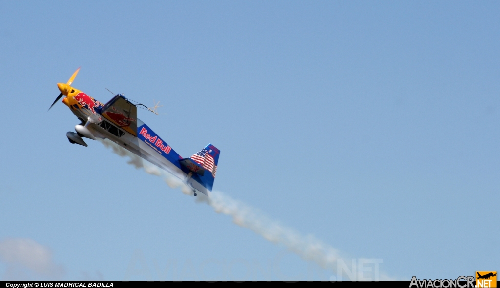 N669R6 - Zivko Edge 540T - Red Bull