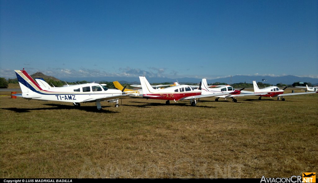 TI-AMZ - Piper PA-28R-201T Turbo Arrow III - ECDEA - Escuela Costarricense de Aviación