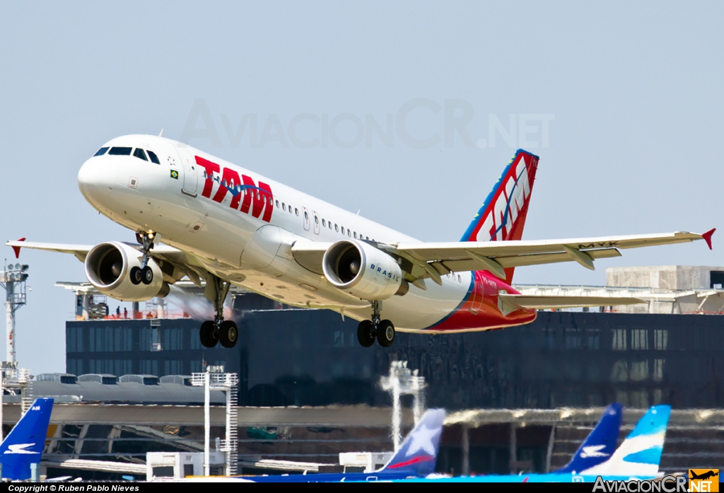 PR-MYK - Airbus A320-214 - TAM Linhas Aéreas