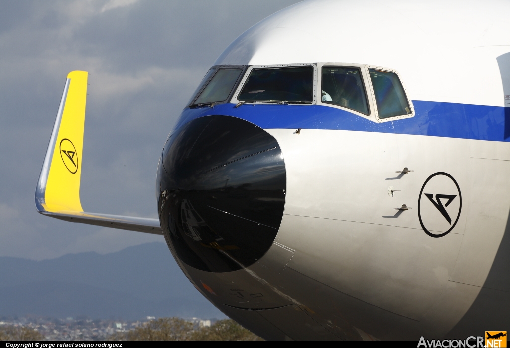 D-ABUM - Boeing 767-31B(ER) - Condor