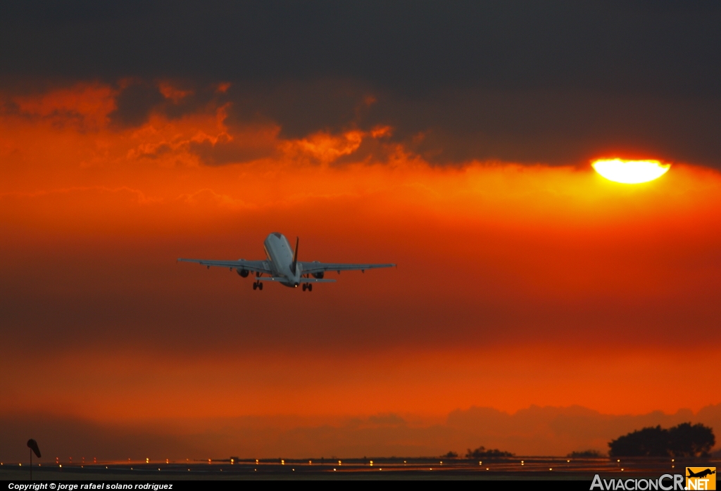 N684TA - Airbus A320-233 - TACA