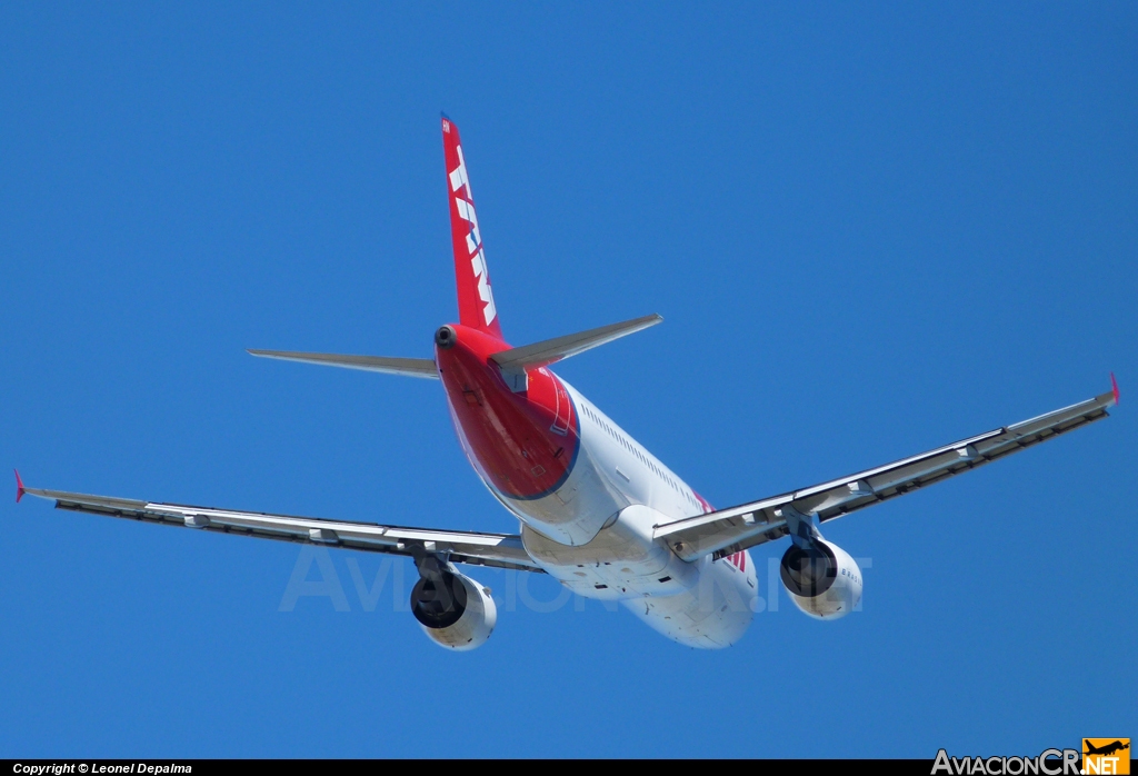 PR-MHN - Airbus A320-214 - TAM