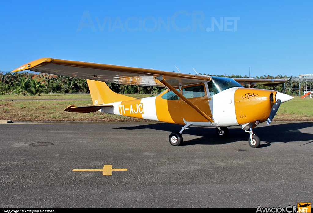 TI-AJC - Cessna 182J Skylane - Privado
