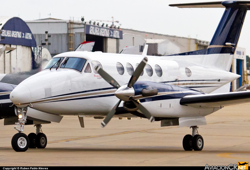 LV-CHW - Beechcraft Super King Air 200 - Privado
